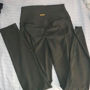 Tilyoucolapse leggings